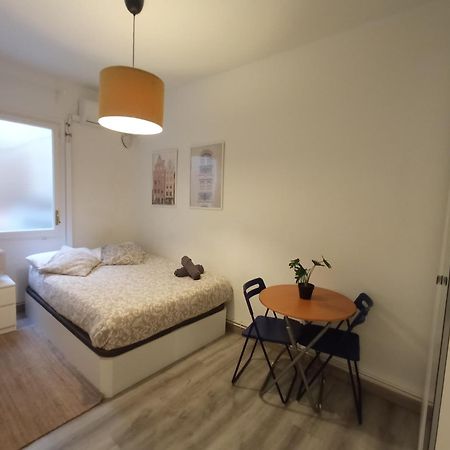 Private Rooms On Tamarit Street Barcelona Buitenkant foto